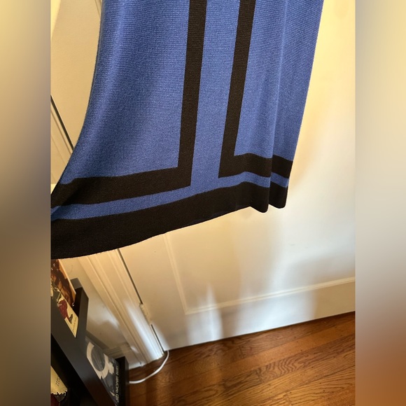 Alice + Olivia royal blue 3/4 sleeve sweater dress with black stripes - size M - Picture 8 of 9